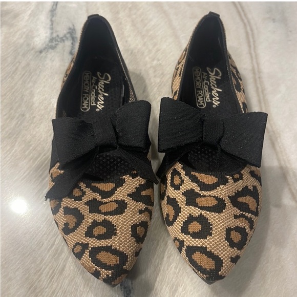 Skechers Cleo Point Washable Knit Bow Flats - Wild Charmer 1/2"H heel - Picture 2 of 4